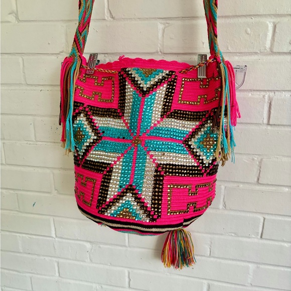 Handmade Pink Patterned Columbian Wayuu Bag with Gems - Picture 3 of 10